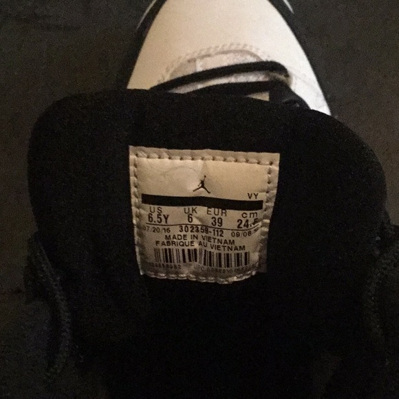 Air Jordan’s “Space Jam” - Picture 4 of 5